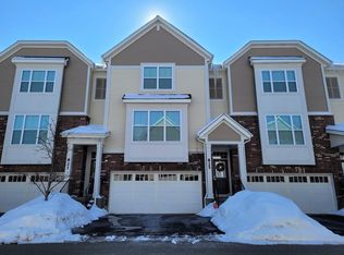 825 W Chase Ln, Palatine, IL 60067