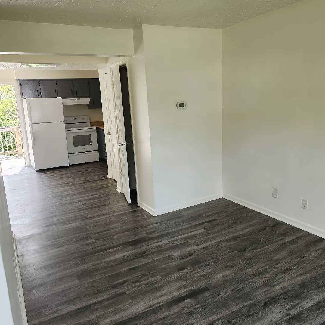 2 bed, 1.5 bath, 1000 sqft, $995 — Photo 3