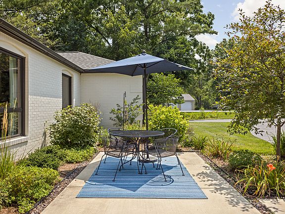 4th image of 620 Braeside North Dr
