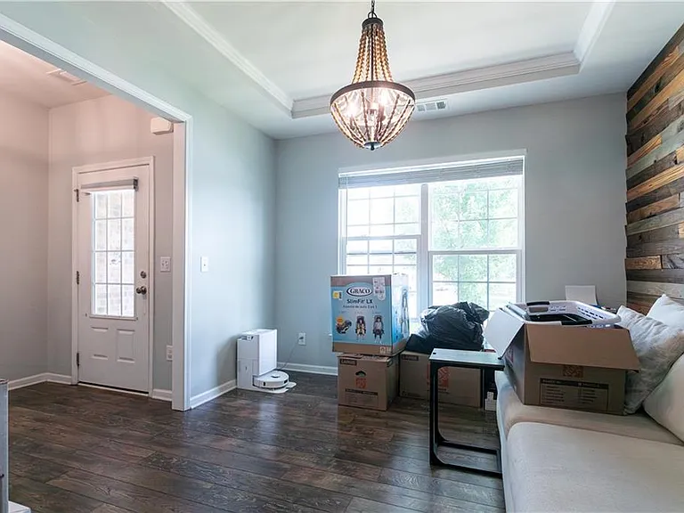 302 Pebblestone Ln — Photo 3