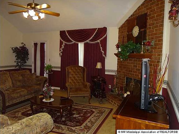 3rd image of 7465 Bordeaux Cir S