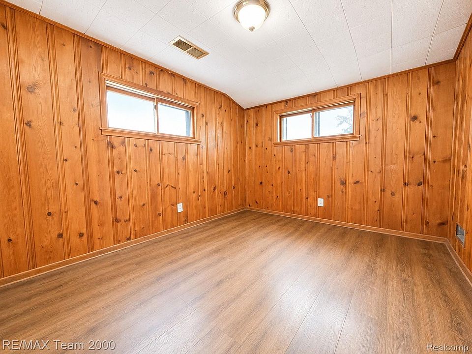 30008 Beechwood St, photo 9