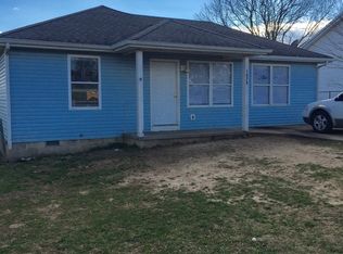 1820 E Division St, Bolivar, MO 65613