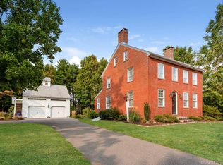 989 Neipsic Rd, Glastonbury, CT 06033