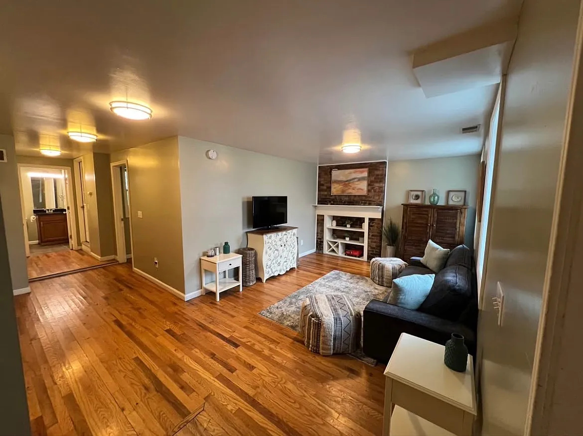 1 bed, $1,400 — Photo 2