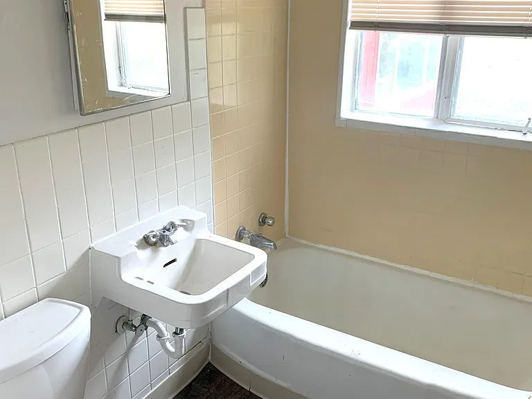 212 N Ford St — Photo 6