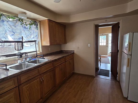 3rd image of 3007 Pyramid Ave #1A