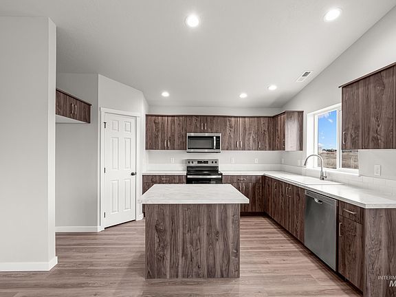 4th image of 1449 Covington St