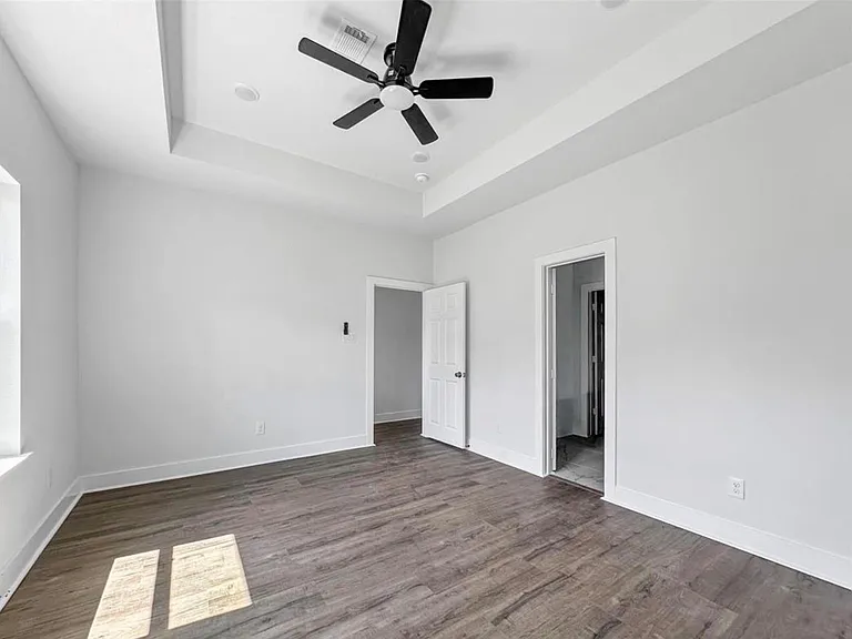 6010 Bobby Burns St #B — Photo 11