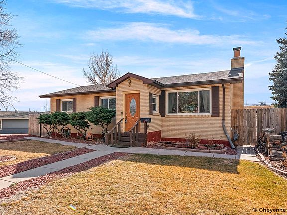 2nd image of 1015 Hoy Rd