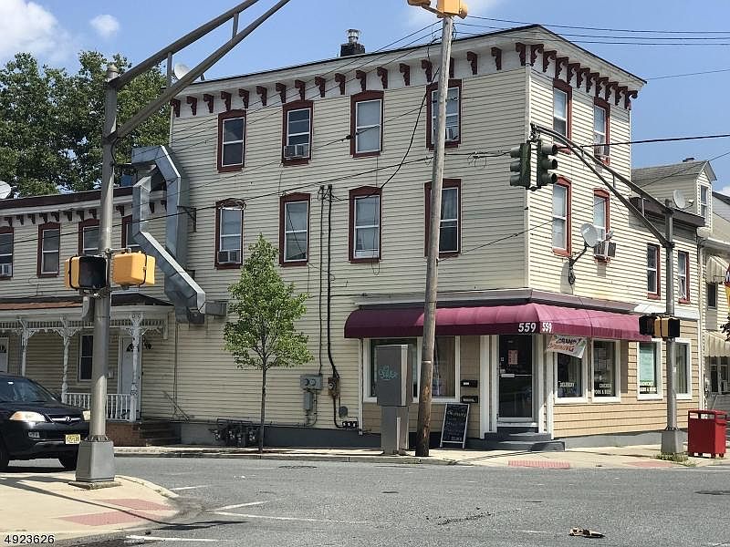 2nd image of 559 S Main St