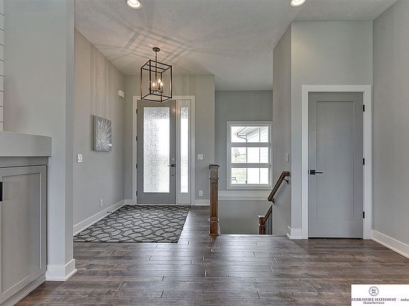 3rd image of 18358 Merion Dr
