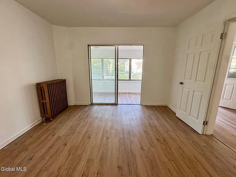 495 Morris St — Photo 4