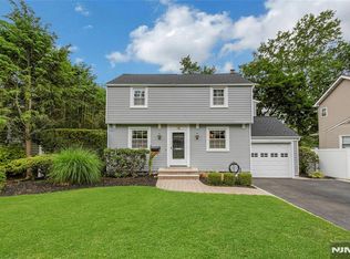 15 Colonial Rd, Tenafly, NJ 07670