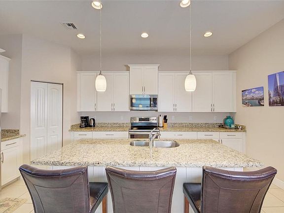 2nd image of 495 NE Abaca Way #495