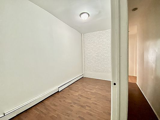 3rd image of 577 Saint Johns Pl APT 1r