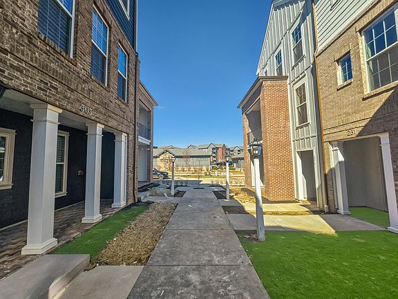 4th image of 305 Frederick Way