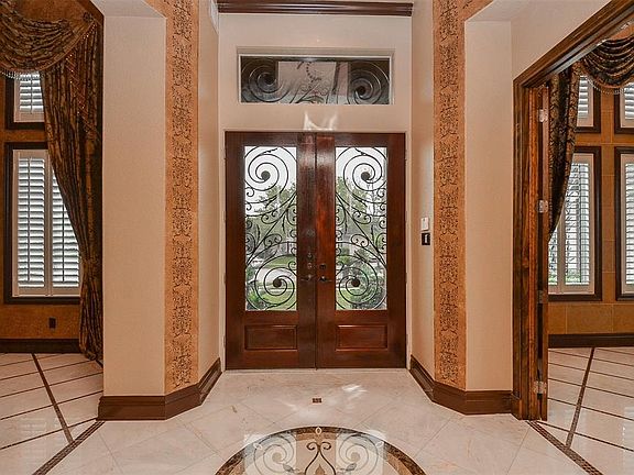 2nd image of 5403 Oakville Ct