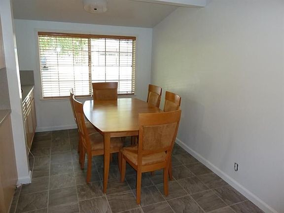 5th image of 737 Salberg Ave