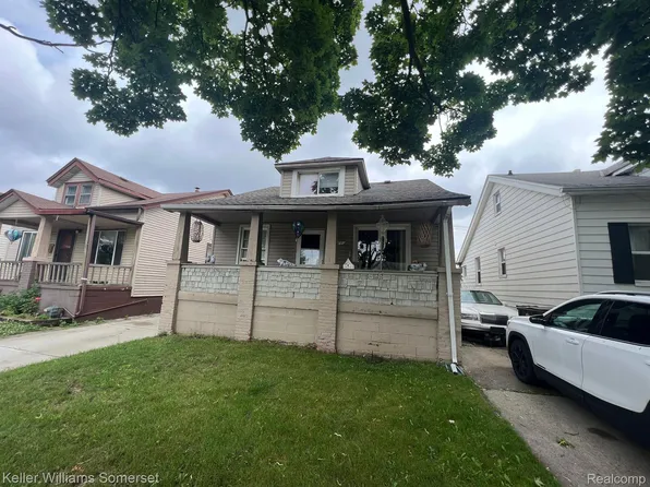 7289 Standard Ave, Center Line, MI 48015