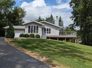 810 Rosemary Ln, Baraboo, WI 53913