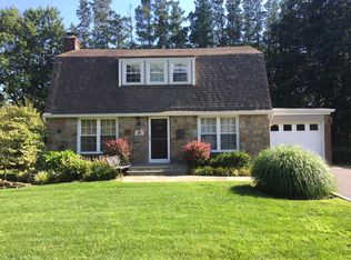 185 Village Rd, Roslyn Heights, NY 11577