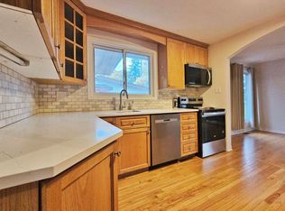 31 Charkay St, Ottawa, ON K2E 5N5