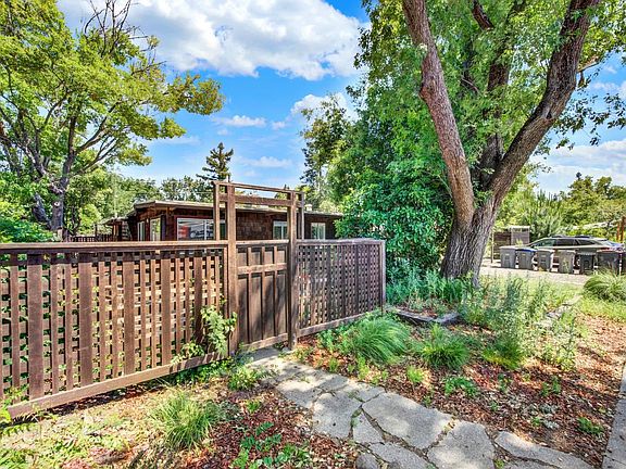 3rd image of 836 - 838 Eureka Avenue