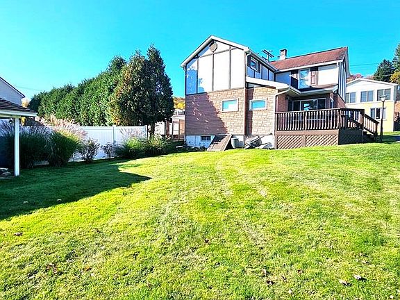 3rd image of 703 Saybrook Pl