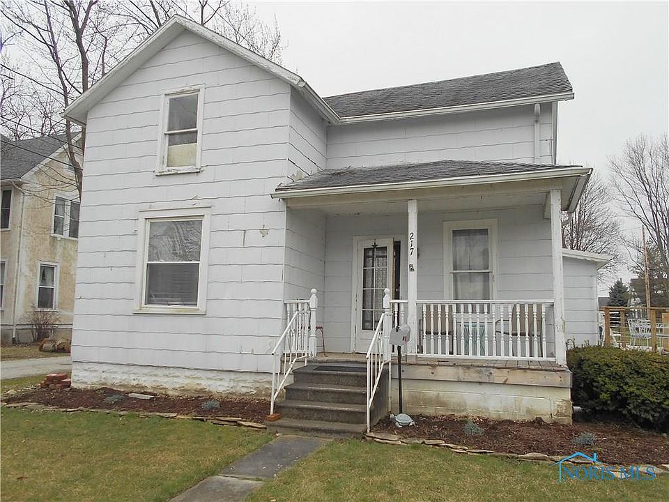 1st image of 217 W Ottawa St