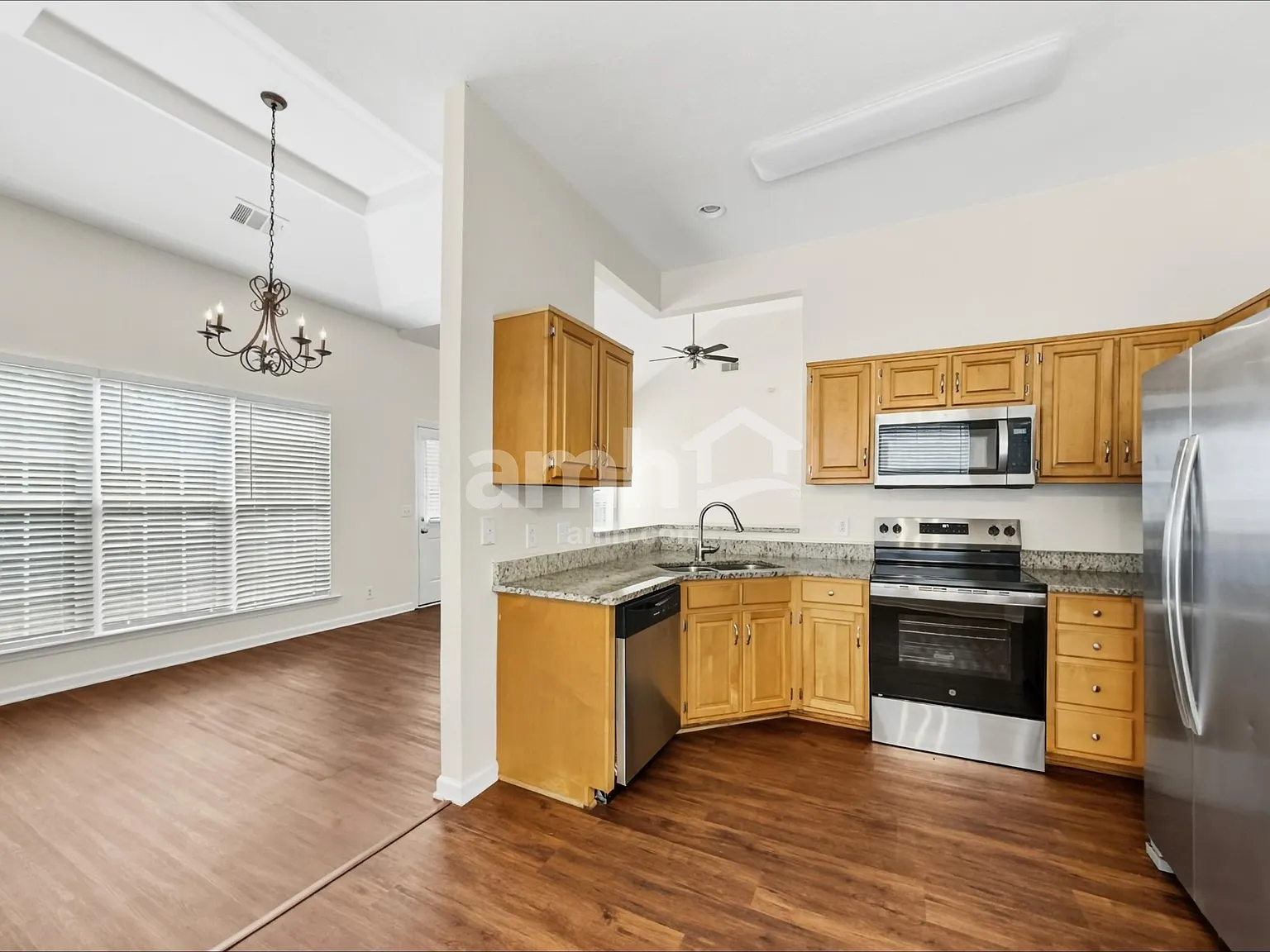 4 bed, 2.5 bath, 2348 sqft, $2,580 — Photo 3