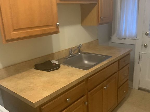 4th image of 1610 Glenn Ave