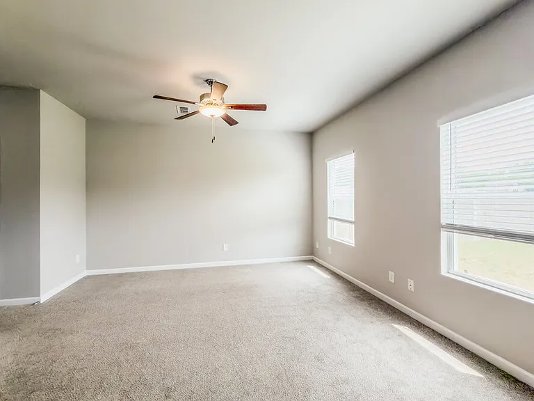 2240 Lismore Dr — Photo 5