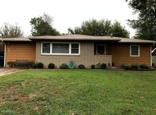 303 Golf Rd, Webb City, MO 64870