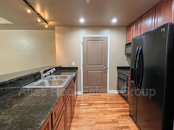 4th image of 925 N Lincoln St APT 11A