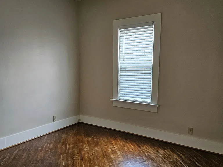 211 E Market St — Photo 9