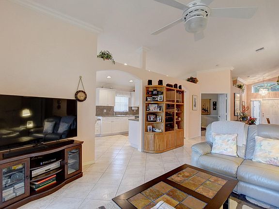 3rd image of 7227 Lugano Dr