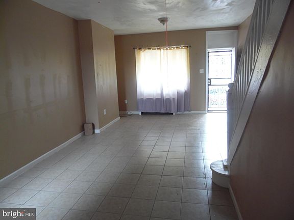 2nd image of 419 E Somerset St