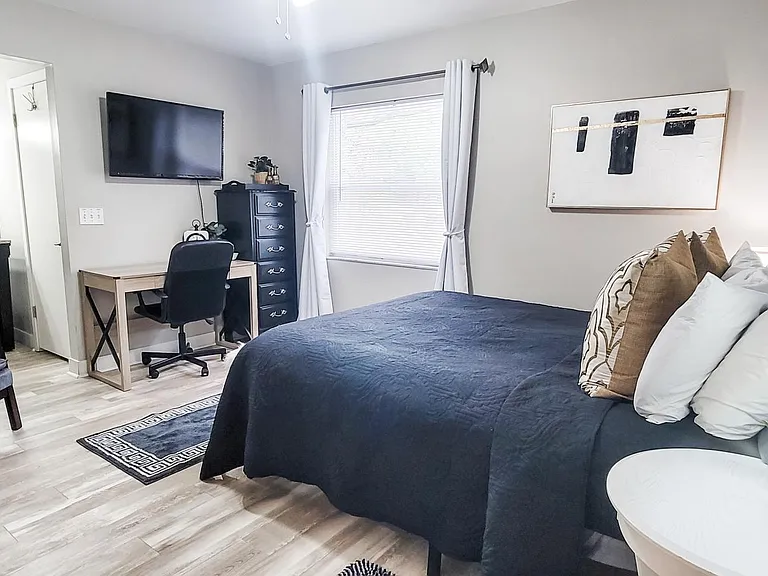 3208 W De Leon St #B — Photo 7