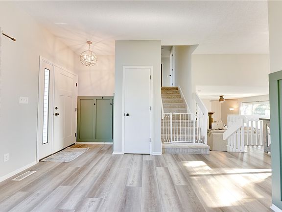 5th image of 120 SE Dogwood Ln
