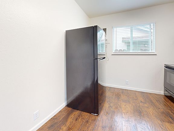 2nd image of 1558 Bridge St #10781382