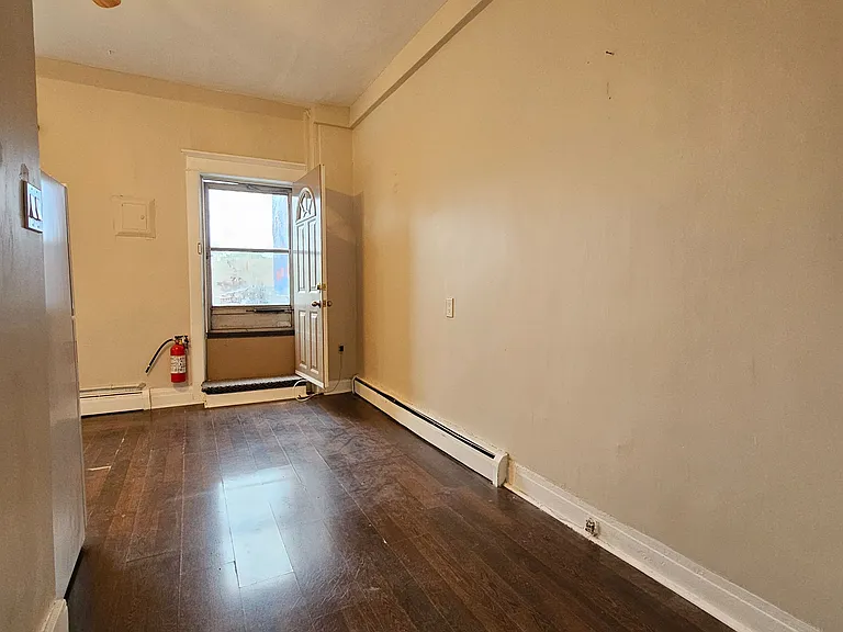 733 Pape Ave #A — Photo 11
