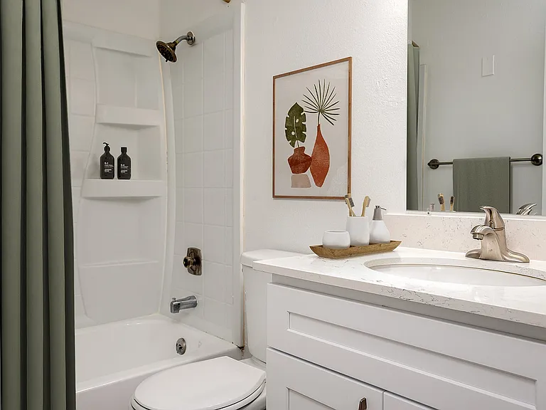 Westwood Green Apartments — Photo 34
