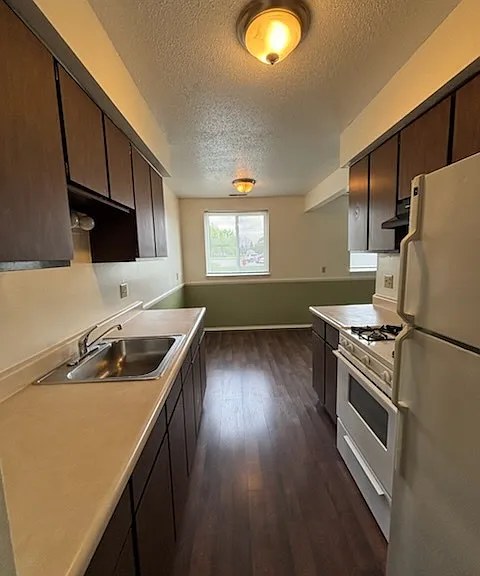 1316-1325 Southwestern Dr — Photo 9