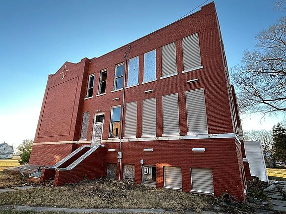 5th image of 204 E Spruce St