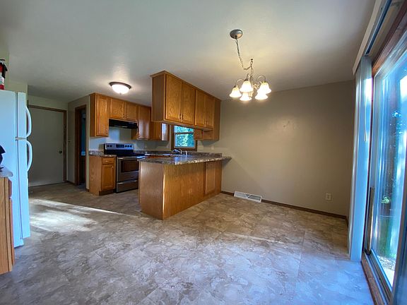 5th image of 403 Moonglow Dr