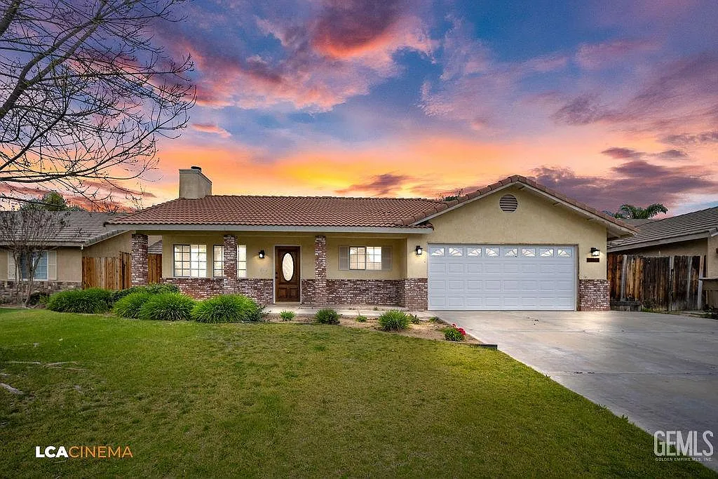 10904 Royal Ascot Ave photo 1
