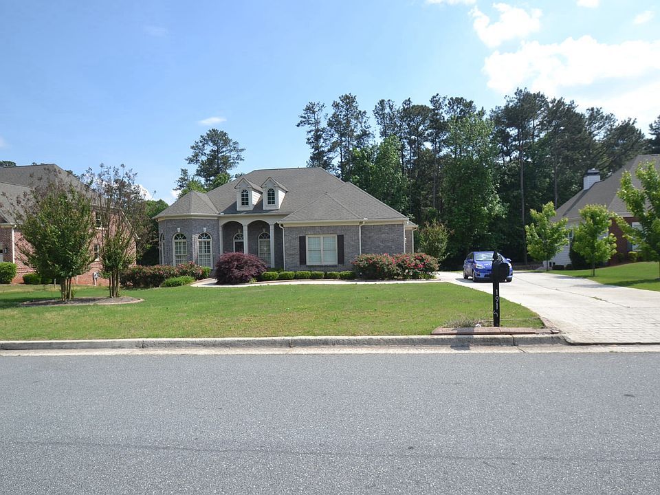 2nd image of 1915 Heritage Green Dr