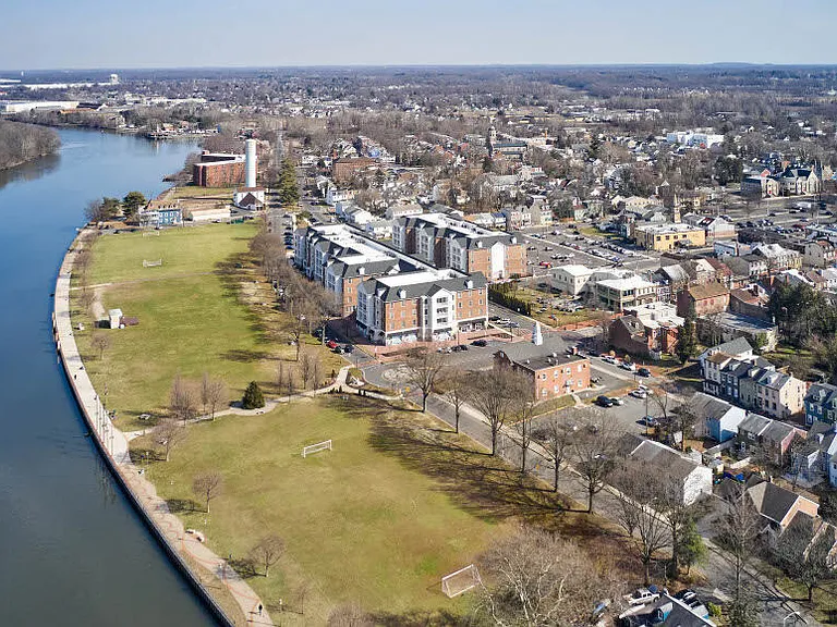 Pearl Pointe Apartments — Photo 42