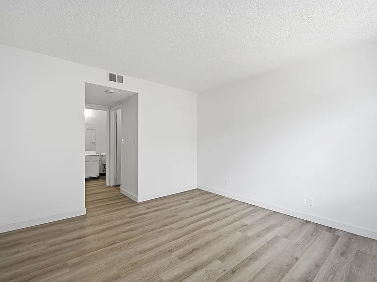 1527 Palm Ave — Photo 17